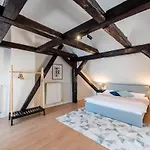 Wonderful Romantic Old Town Apt