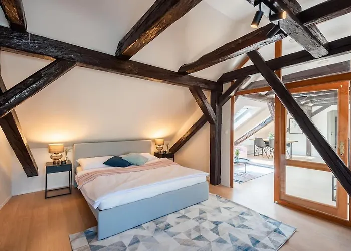 Wonderful Romantic Old Town Apt